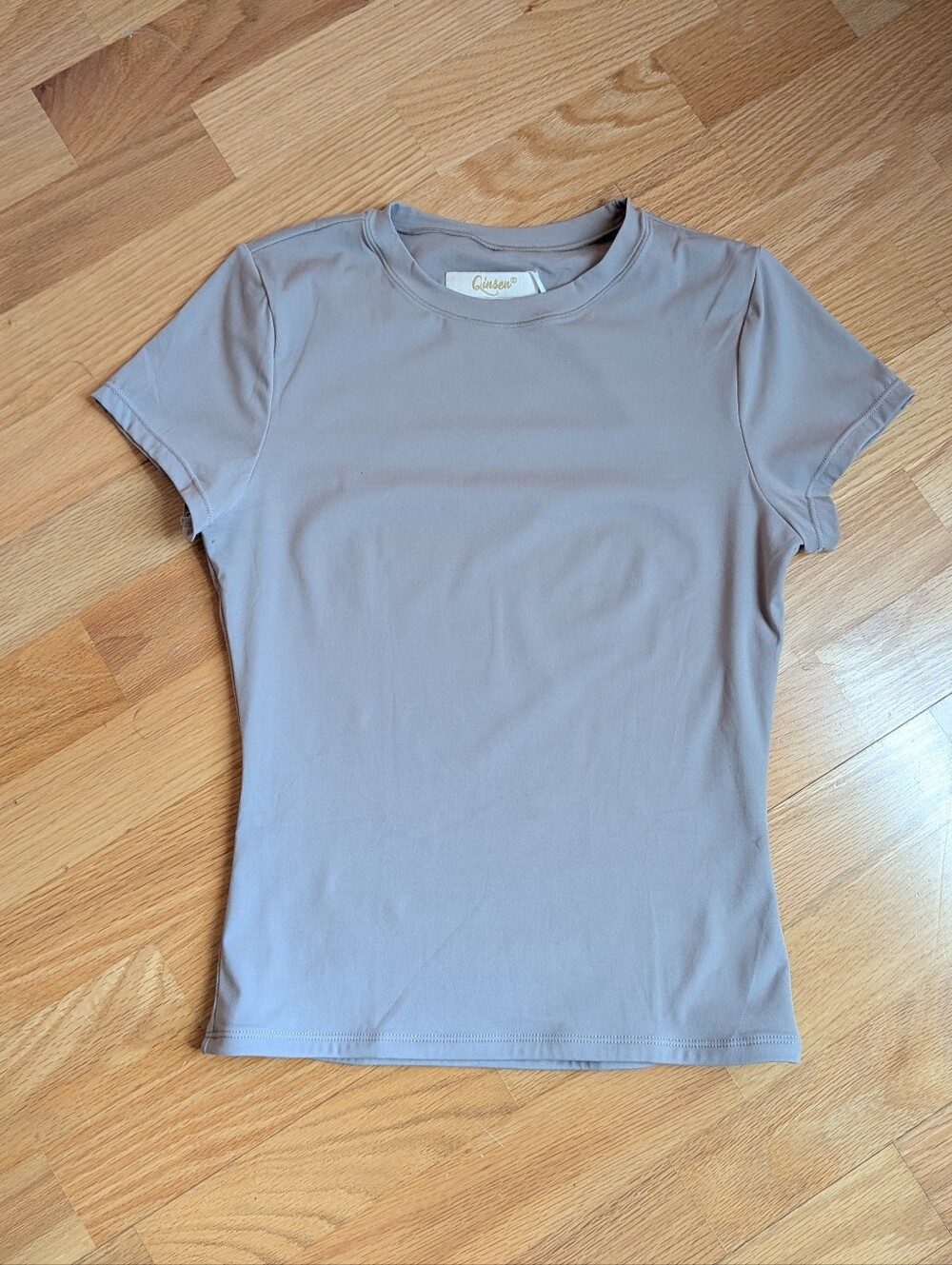 New Qinsen Women's Classic Crewneck Short Sleeve Top in Light Beige Size XXS
